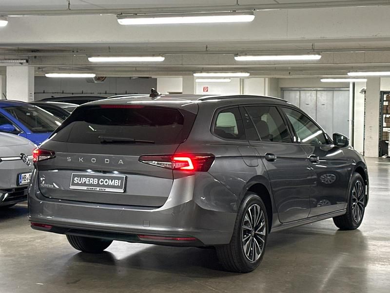 Neu Skoda Superb Selection 150 PS (110 kW) 2026 Graphite grau (grau) Kombi