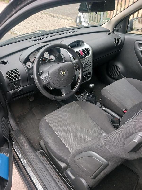 Schwarz Gebraucht 2006 Opel Corsa Kombi | 1.550 € (Fairer Preis) - Bild 1/4