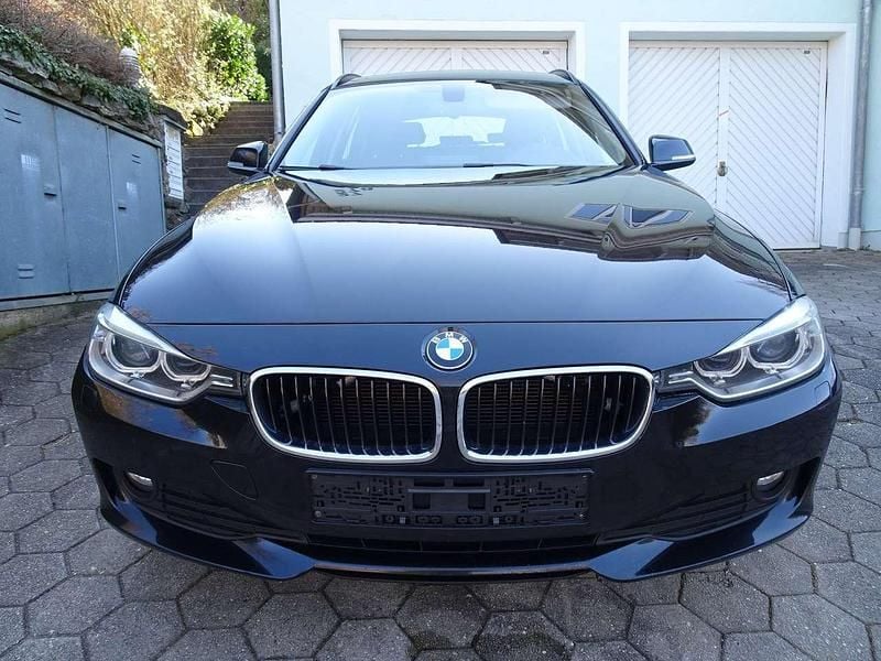Gebraucht BMW 320 Sport Line 184 PS (135 kW) 2012 Black sapphire Kombi