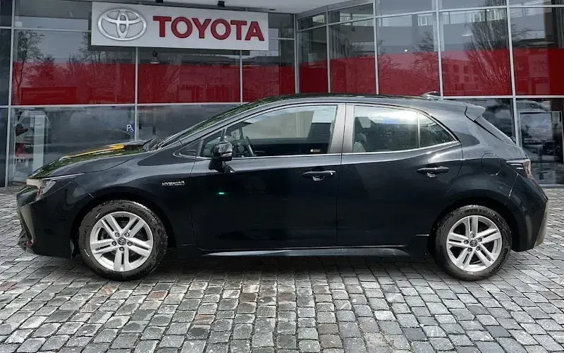 Gebraucht Toyota Corolla Business Edition 122 PS (89 kW) 2020 Black mica / ink Limousine