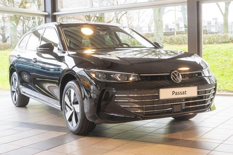 Neu VW Passat Business 150 PS (110 kW) 2025 Schwarz Limousine