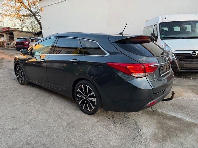 Gebraucht Hyundai i40 141 PS (103 kW) 2016 Schwarz Kombi