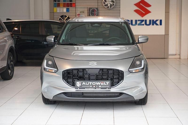 Neu Suzuki Swift 83 PS (61 kW) 2025 Silber Kleinwagen