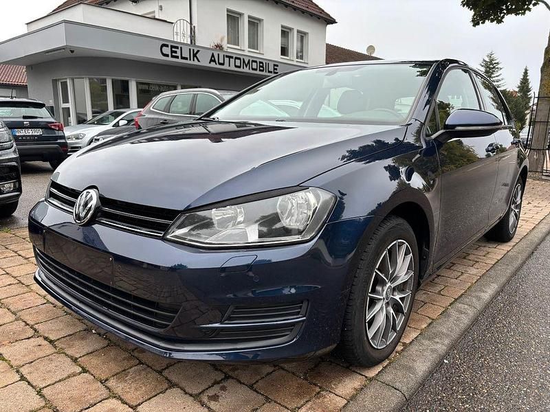 Blau Gebraucht 2013 VW Golf VII Comfortline Limousine | 5.990 € (Superpreis) - Bild 1/4