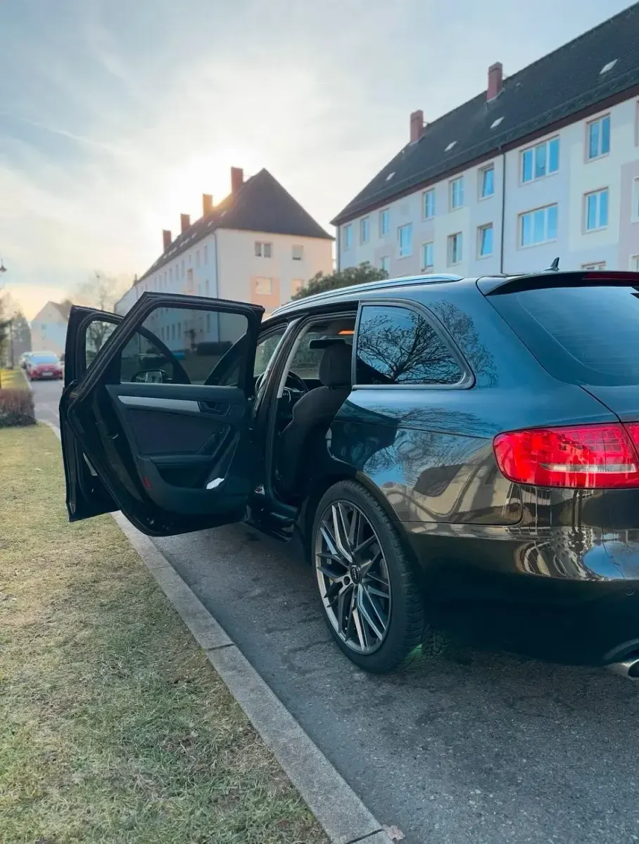 Gebraucht Audi A4 140 PS (102 kW) 2010 Andere farben Kombi