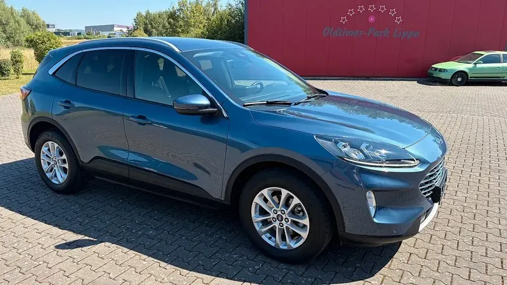 Gebraucht Ford Kuga Titanium 120 PS (88 kW) 2022 Blau SUV