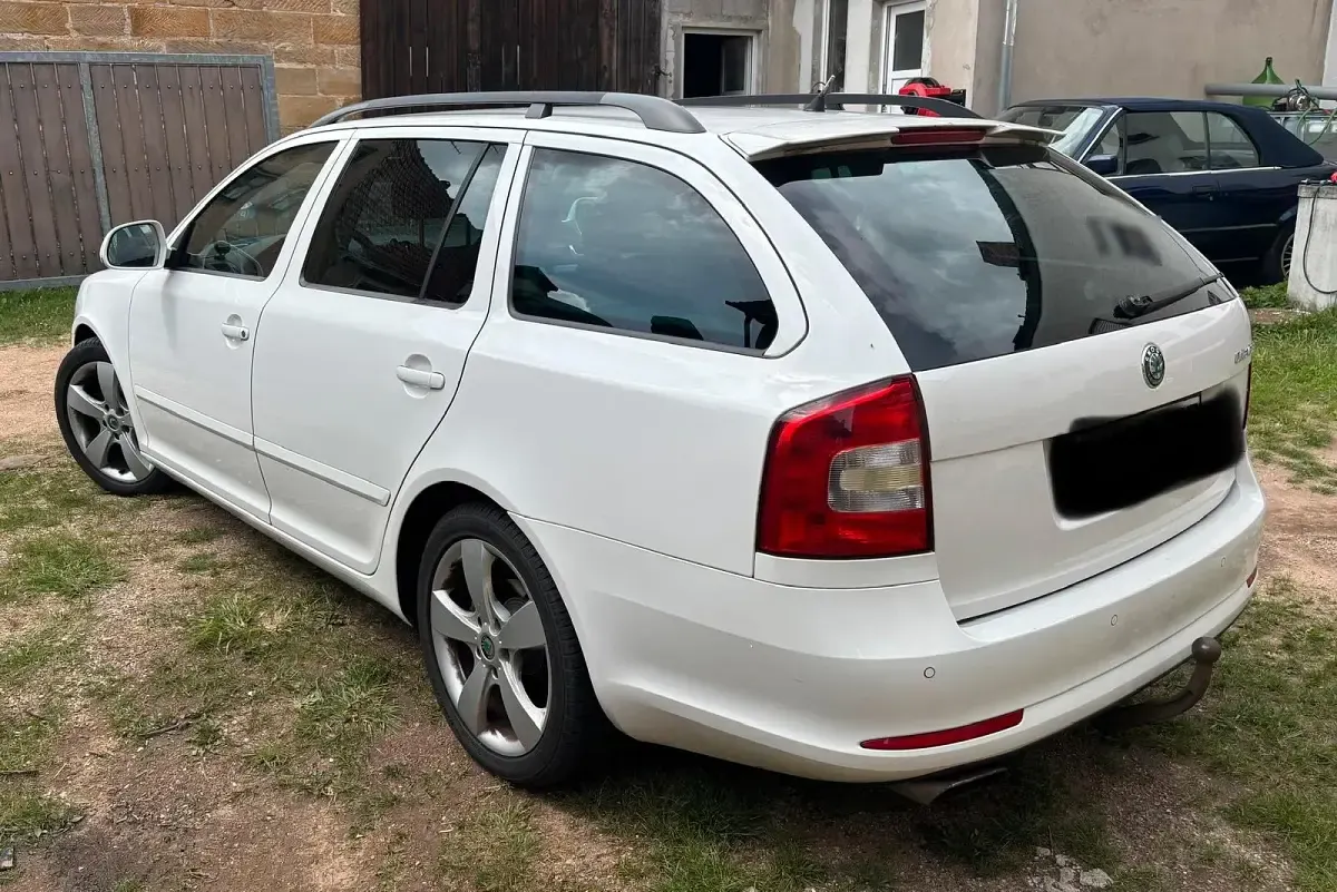 Gebraucht Skoda Octavia 105 PS (77 kW) 2011 Weiß Kombi