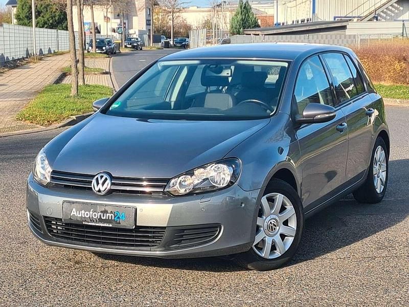 Grau Gebraucht 2010 VW Golf VI Comfortline Kleinwagen | 8.999 € (Fairer Preis) - Bild 1/4