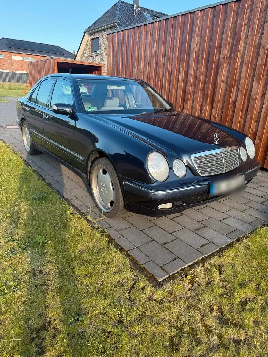Gebraucht Mercedes E270 170 PS (125 kW) 2001 Blau Limousine