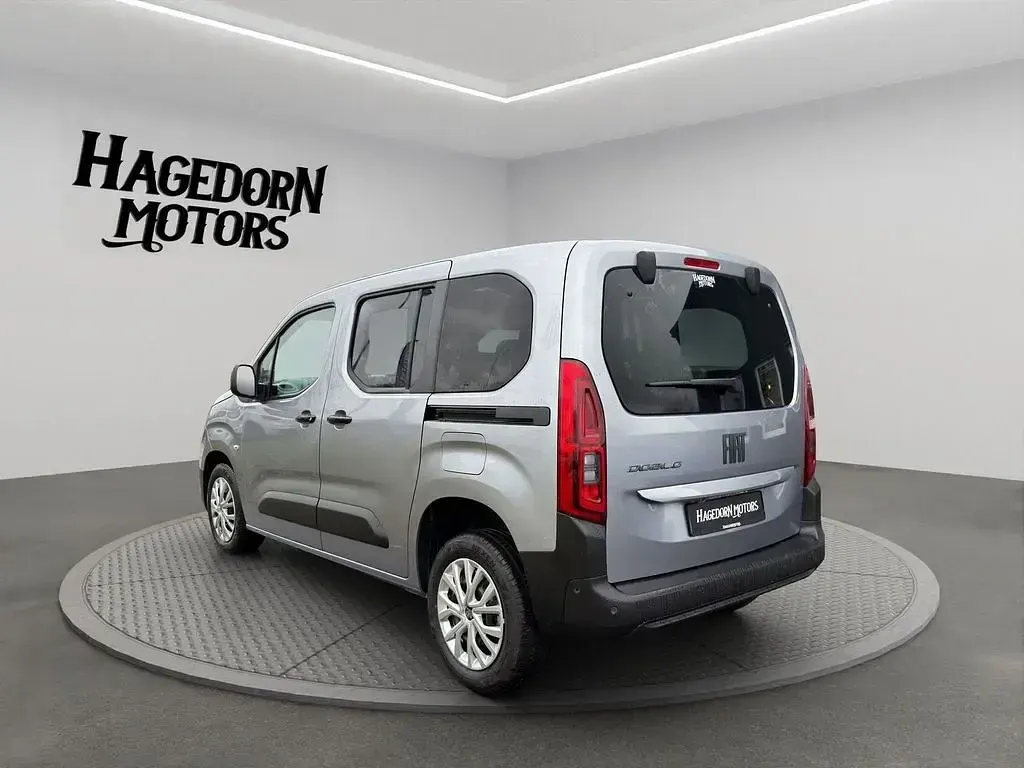 Neu Fiat Doblò 102 PS (75 kW) 2025 Grau Van / Kleinbus