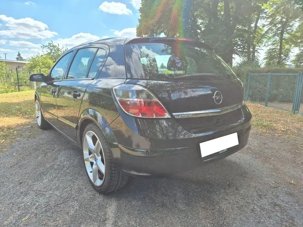 Gebraucht Opel Astra Cosmo 140 PS (102 kW) 2007 Schwarz Limousine