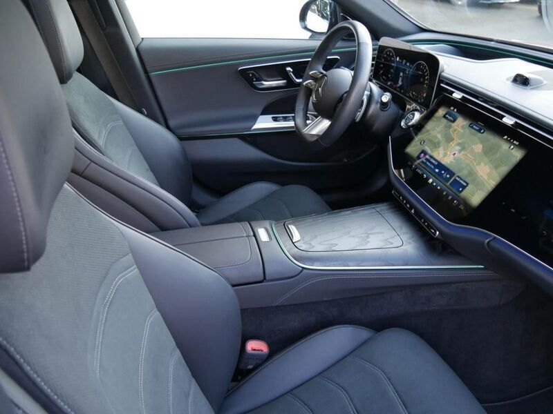 Gebraucht Mercedes E300 AMG 204 PS (150 kW) 2023 Manufaktur lack manufaktur hyazinthrot metallic Kombi