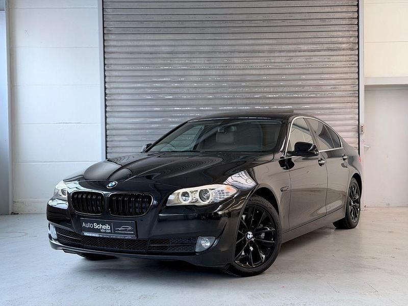 Schwarz Gebraucht 2013 BMW 520 Comfort Edition Limousine | 17.950 € (Teuer) - Bild 1/4