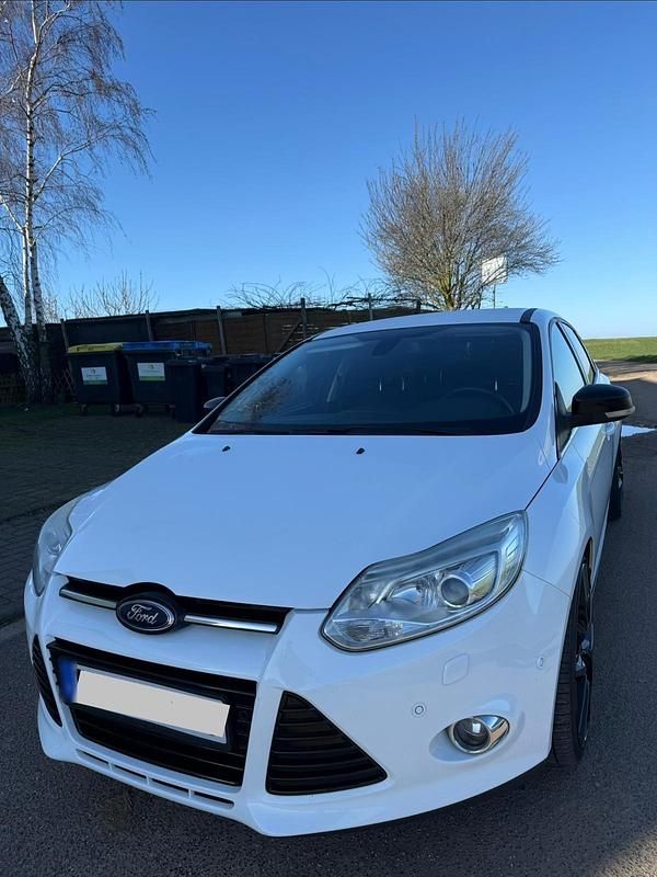 Gebraucht Ford Focus Titanium 150 PS (110 kW) 2011 Weiß Limousine