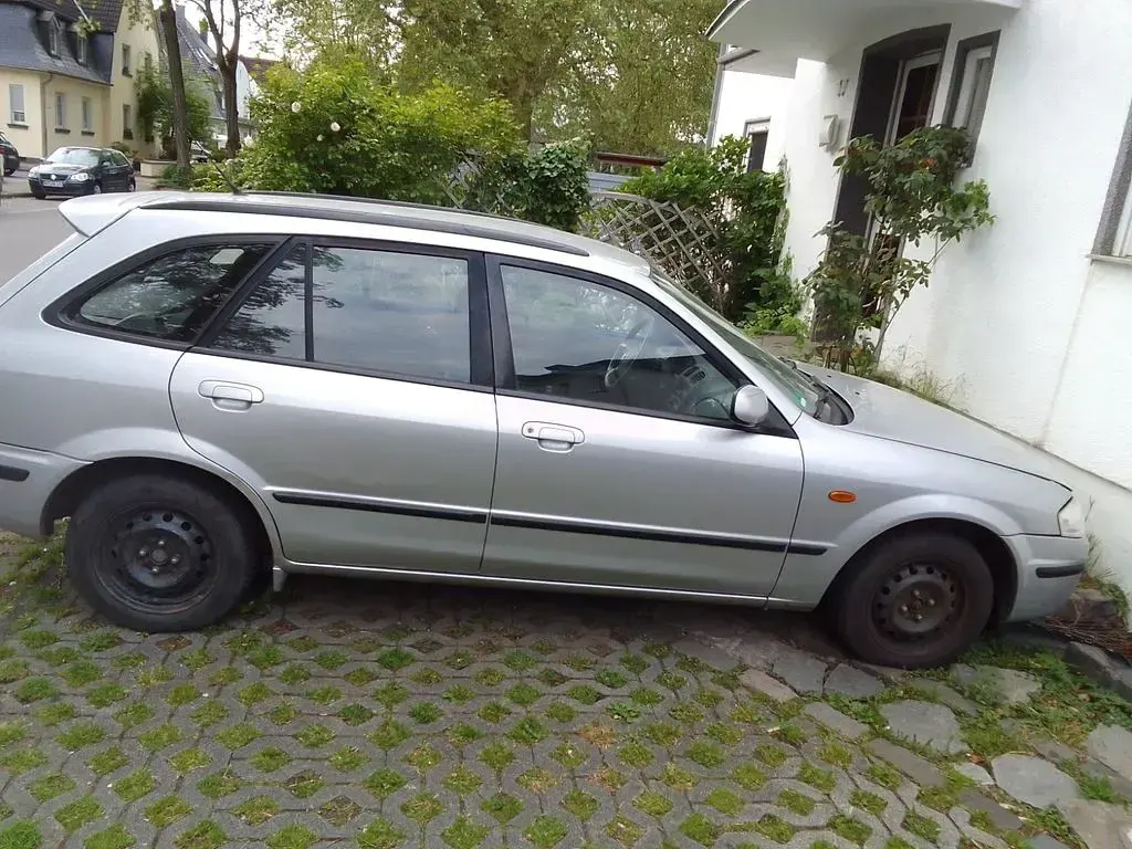 Gebraucht Mazda 323F Active 88 PS (64 kW) 2000 Silber Limousine