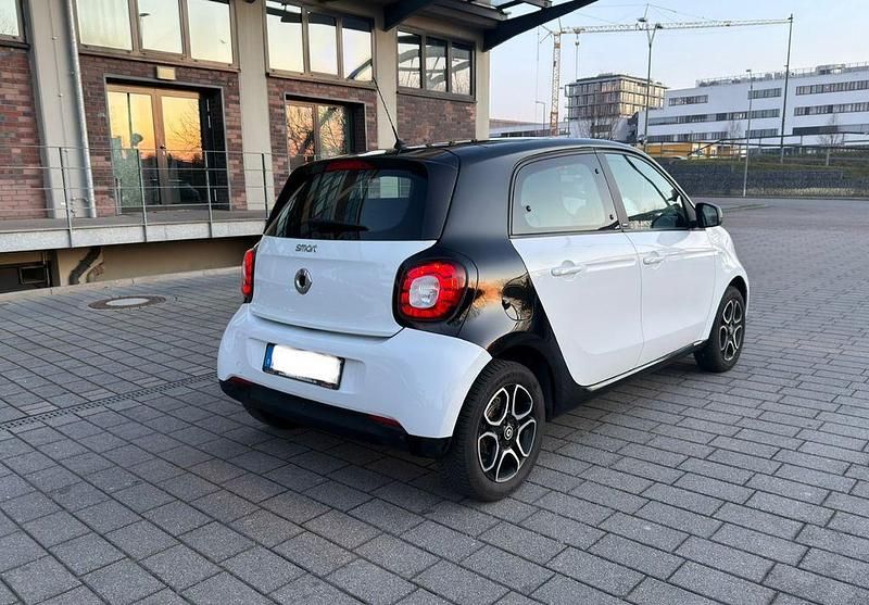 Gebraucht Smart ForFour Passion 71 PS (52 kW) 2017 Weiß Kleinwagen
