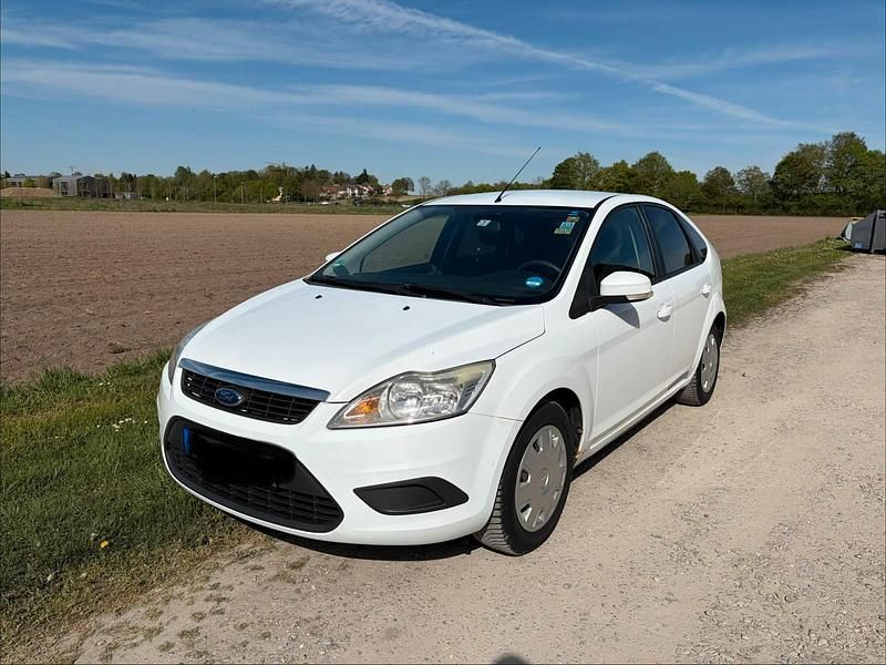 Usata Ford Focus 100 CV (73 kW) 2008 Bianco Utilitaria