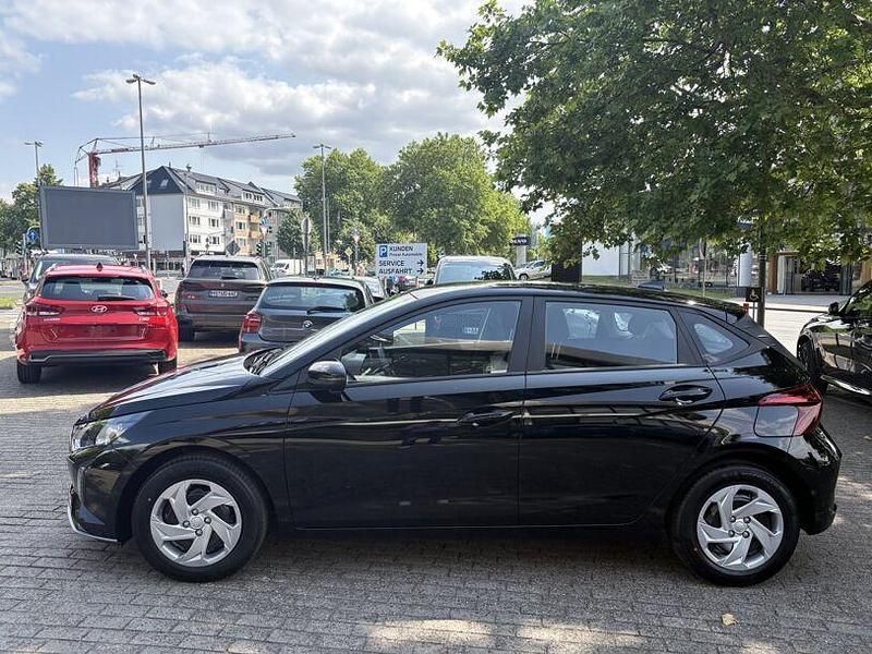 Neu Hyundai i20 Select 101 PS (74 kW) 2025 Schwarz Kleinwagen