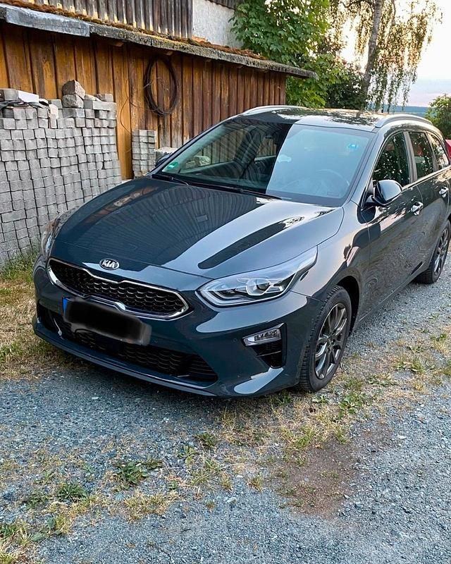 Grau Gebraucht 2018 Kia Ceed Sportswagon Kombi | 14.400 € (Fairer Preis) - Bild 1/3