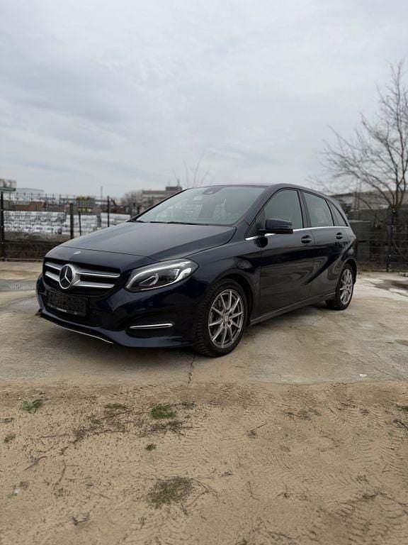 Gebraucht Mercedes B220 177 PS (130 kW) 2018 Blau Van / Kleinbus