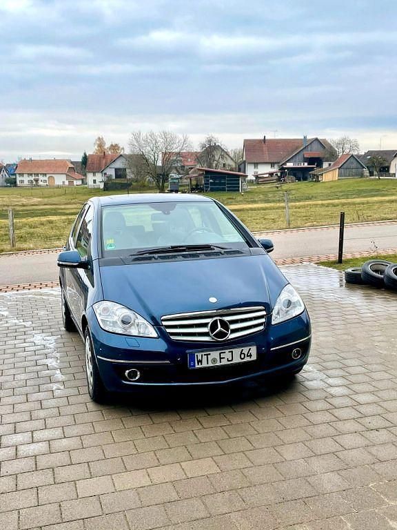 Blau Gebraucht 2010 Mercedes A180 Avantgarde Van / Kleinbus | 1.500 € (Guter Preis) - Bild 1/4