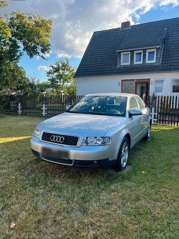 Silber Gebraucht 2001 Audi A4 Limousine | 2.700 € (Fairer Preis) - Bild 1/4