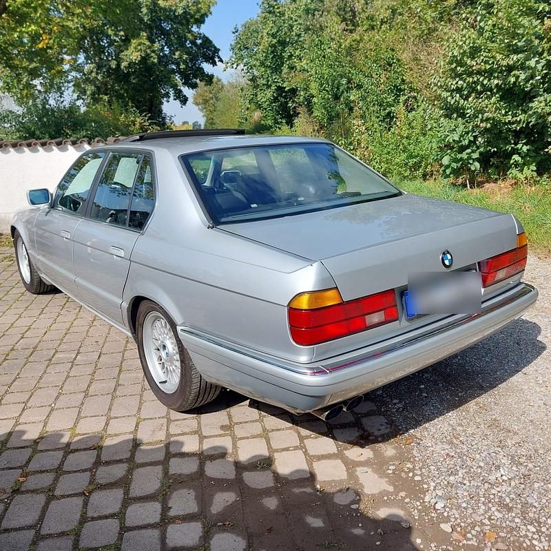 Gebraucht BMW 750 300 PS (220 kW) 1990 Silber Limousine