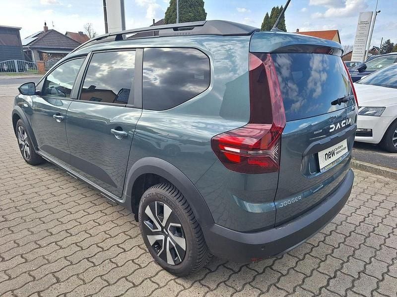 Gebraucht Dacia Jogger Expression 110 PS (80 kW) 2025 Grün Van / Kleinbus