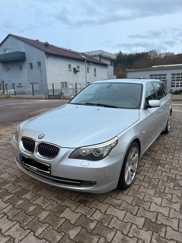 Gebraucht BMW 525 197 PS (144 kW) 2007 Silber Kombi