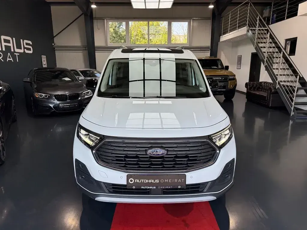 Gebraucht Ford Tourneo Active 122 PS (89 kW) 2022 Weiß Van / Kleinbus