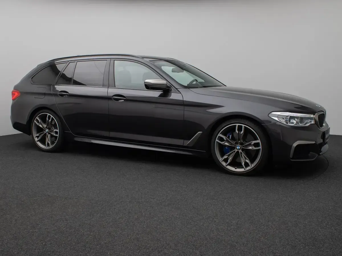 Brugt BMW M550 Performance 400 HK (294 kW) 2020 Brun Sedan