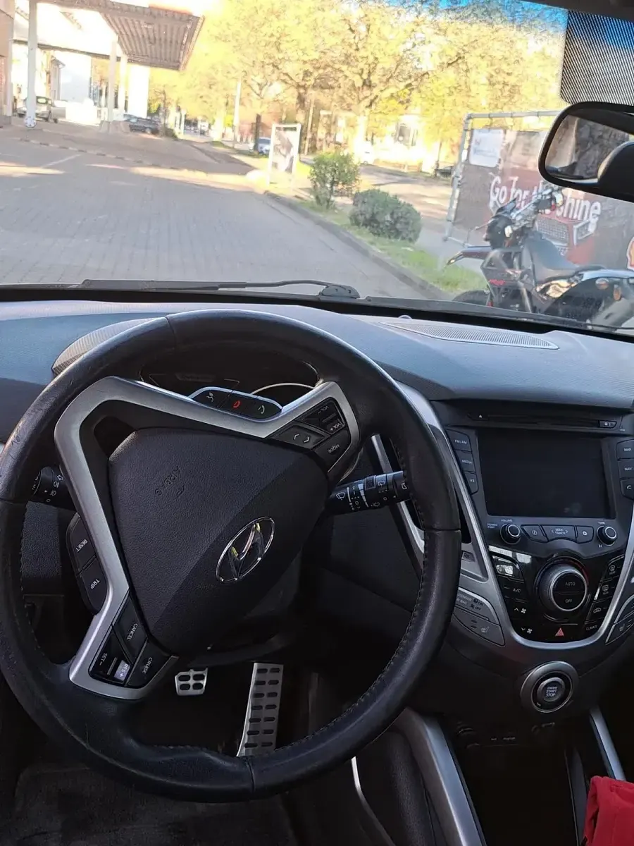 Gebraucht Hyundai Veloster 140 PS (102 kW) 2011 Schwarz Kleinwagen