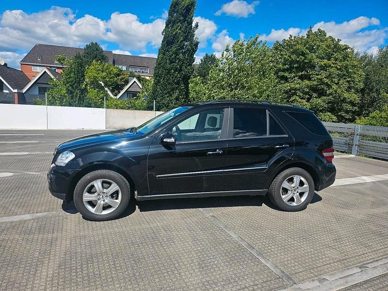 Gebraucht 2006 Mercedes ML350 SUV | 9.000 € (Etwas zu teuer) - Bild 1/4