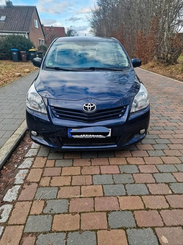 Gebraucht Toyota Verso 126 PS (92 kW) 2009 Blau Van / Kleinbus