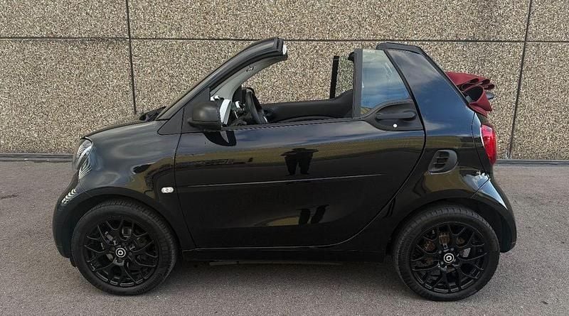 Schwarz Gebraucht 2016 Smart ForTwo Cabrio Cabrio | 13.000 € (Guter Preis) - Bild 1/4