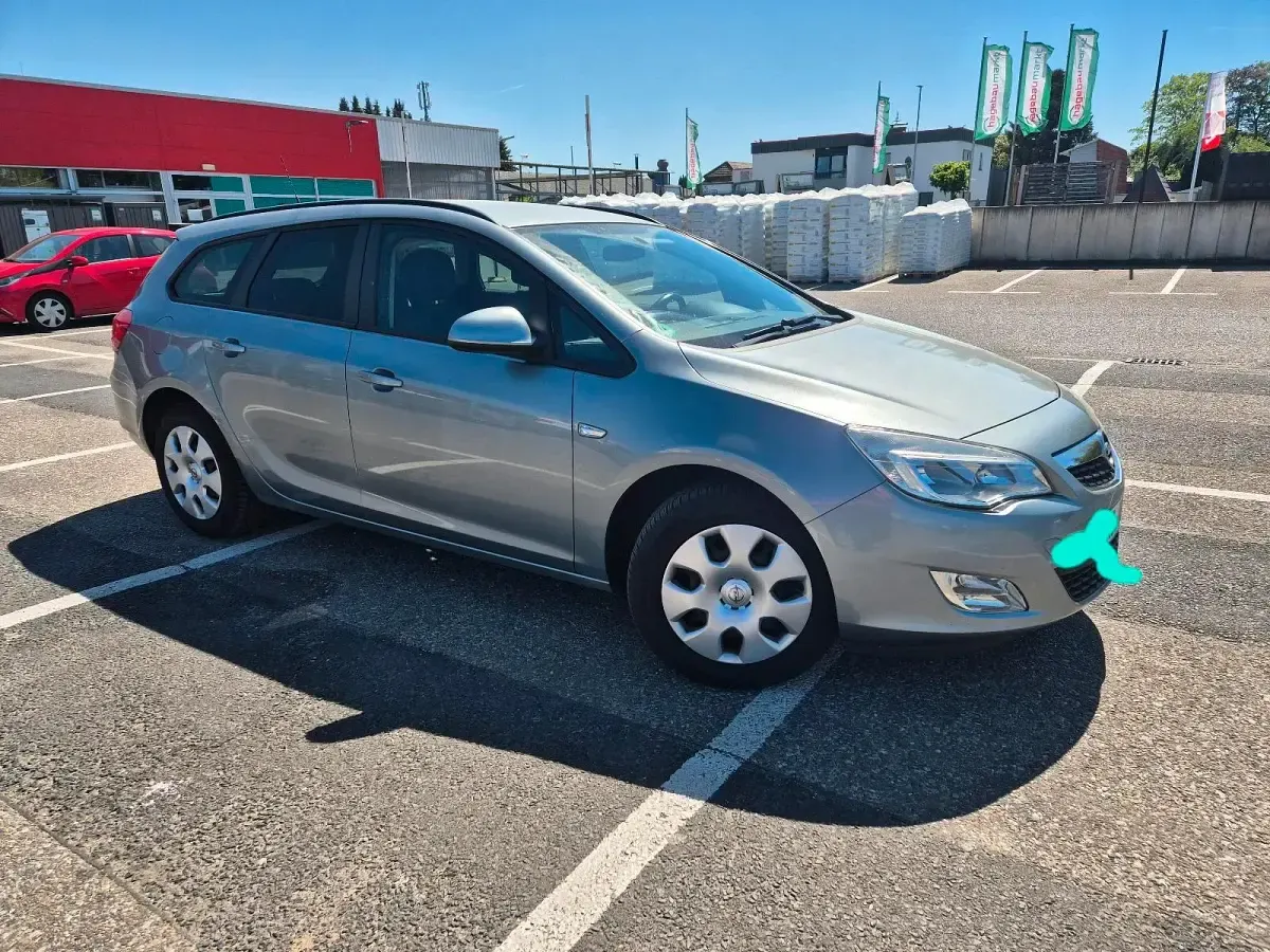 Second-hand Opel Astra 101 CP (74 kW) 2012 Break