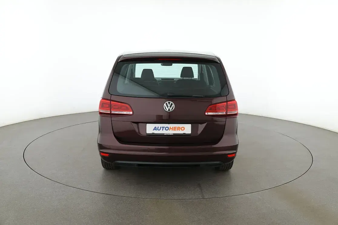 Gebraucht VW Sharan Trendline 150 PS (110 kW) 2018 Rot Van / Kleinbus
