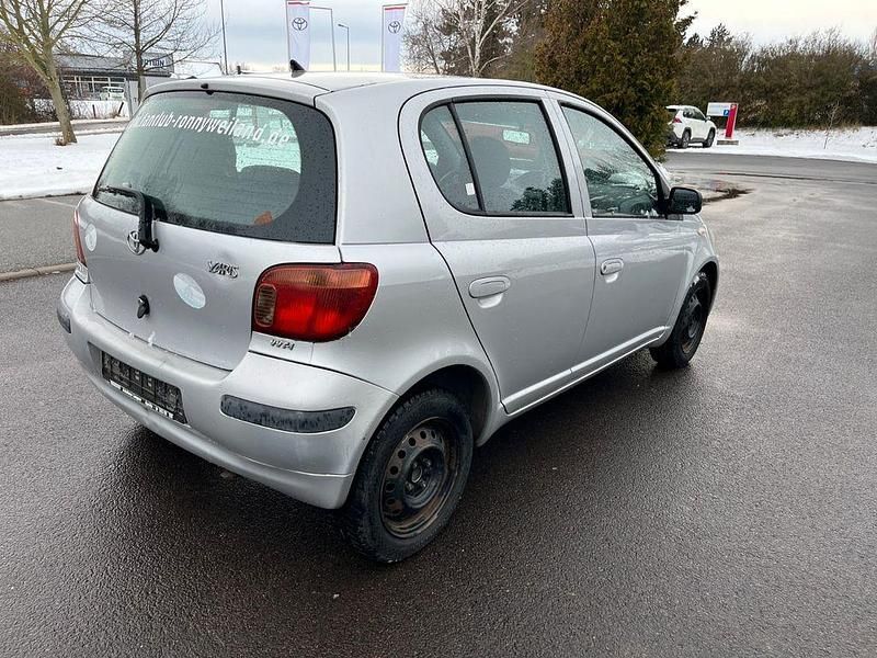 Gebraucht Toyota Yaris Sol 65 PS (47 kW) 2004 Silber Limousine