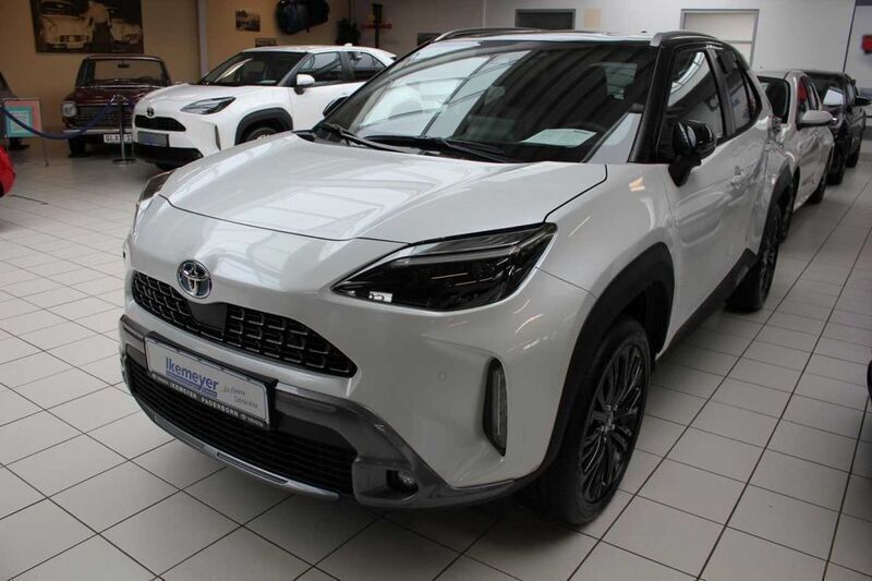 Platinweiss metallic Gebraucht 2023 Toyota Yaris Cross Elegant SUV | 30.890 € (Teuer) - Bild 1/4
