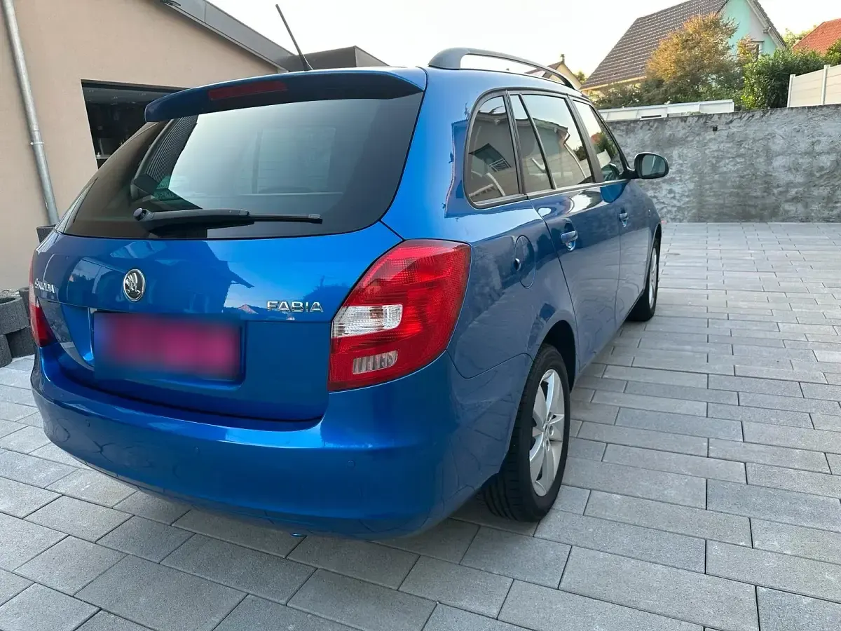 Gebraucht Skoda Fabia 68 PS (50 kW) 2014 Blau Kombi