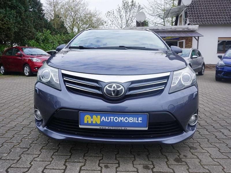 New grayish blue metallic Gebraucht 2012 Toyota Avensis Executive Kombi | 6.450 € (Guter Preis) - Bild 1/4