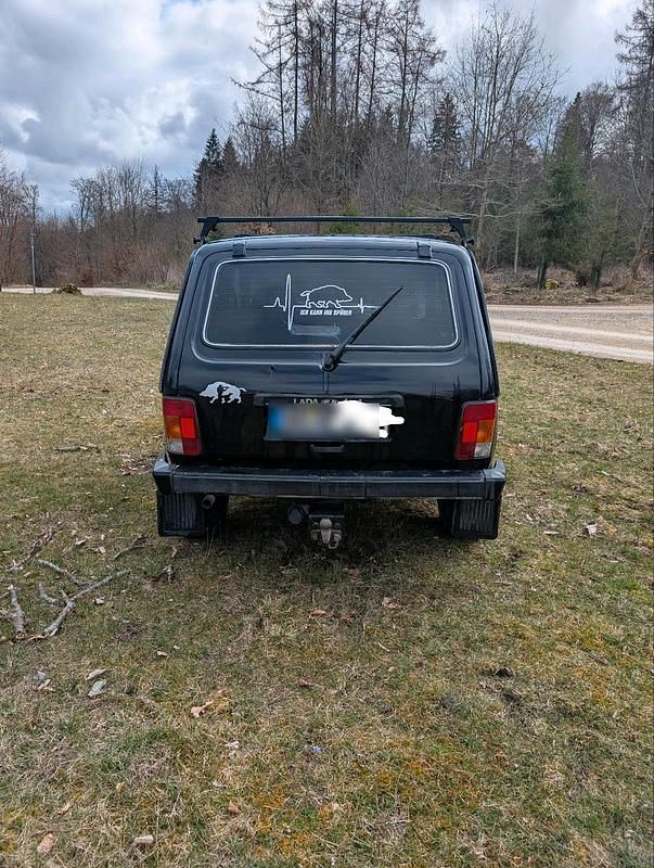 Gebraucht Lada niva 81 PS (59 kW) 2011 Schwarz SUV