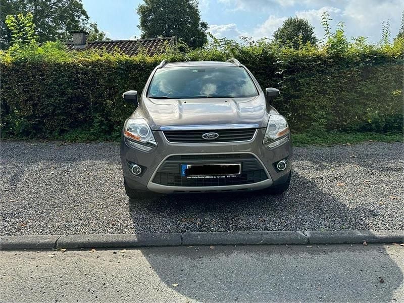 Grau Gebraucht 2011 Ford Kuga Titanium SUV | 6.100 € (Fairer Preis) - Bild 1/4