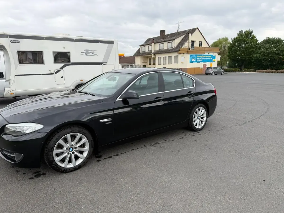 Gebraucht BMW 530 Performance 258 PS (189 kW) 2011 Schwarz Limousine