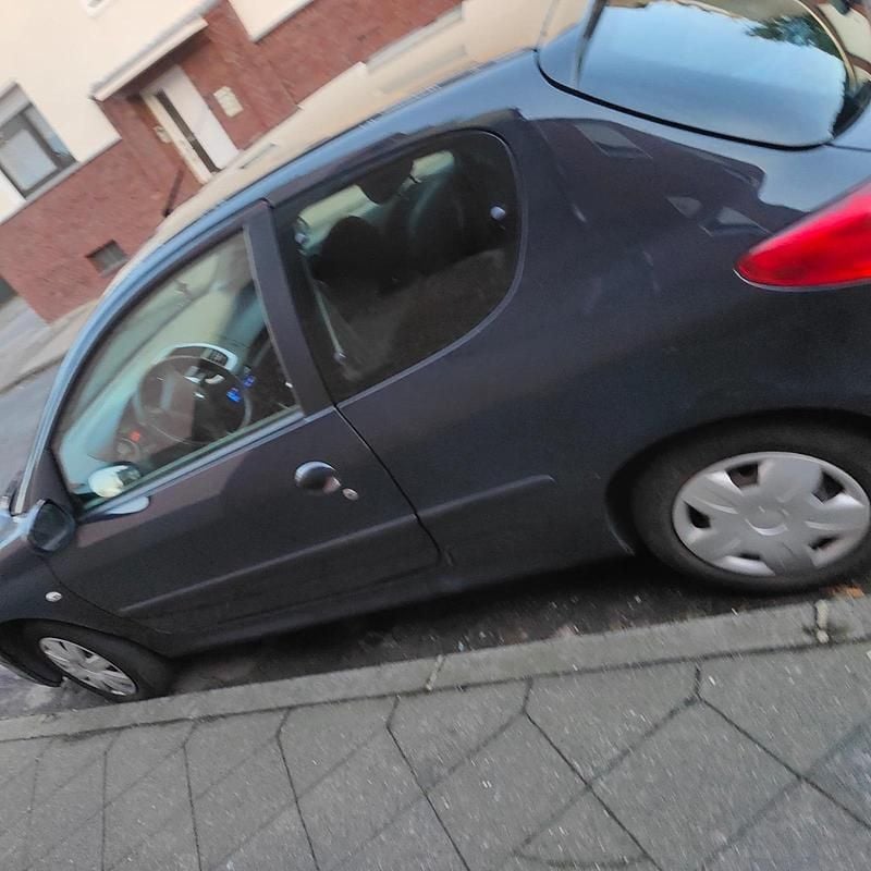 Gebraucht Peugeot 206+ 75 PS (55 kW) 2010 Schwarz Kleinwagen