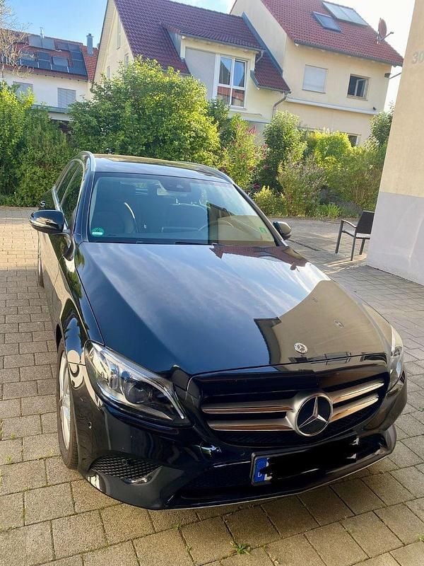 Schwarz Gebraucht 2018 Mercedes C180 Avantgarde Kombi | 19.550 € (Guter Preis) - Bild 1/4