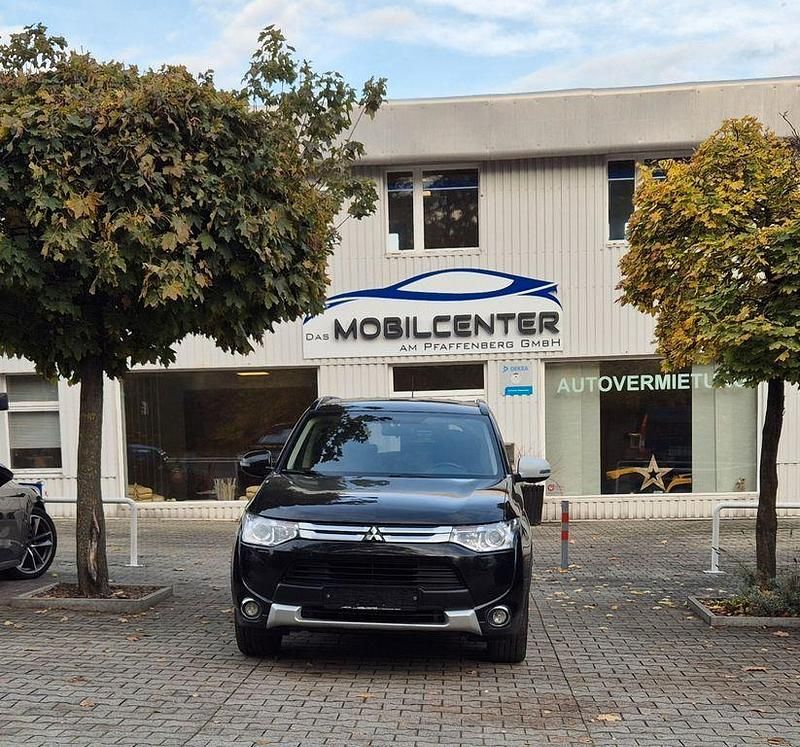 Schwarz Gebraucht 2015 Mitsubishi Outlander Instyle SUV | 12.400 € - Bild 1/4