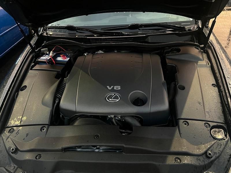 Grau Gebraucht 2006 Lexus IS250 Limousine | 7.900 € (Superpreis) - Bild 1/4