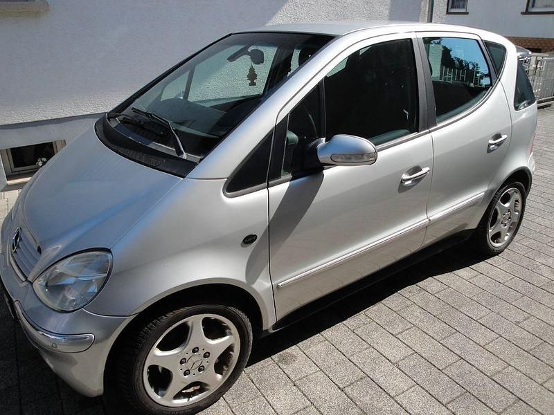 Gebraucht Mercedes A190 Elegance 125 PS (91 kW) 2003 Silber Van / Kleinbus
