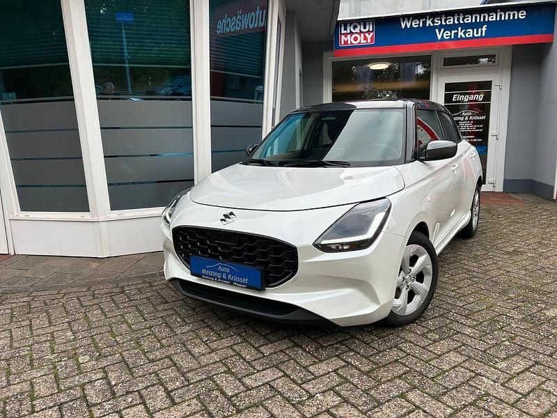 Weiß Gebraucht 2025 Suzuki Swift Club Kleinwagen | 17.980 € (Teuer) - Bild 1/4